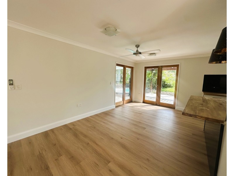 18 Ashford Road, Helensvale QLD 4212