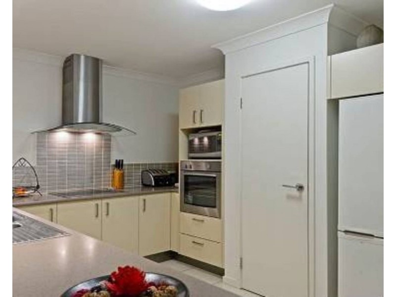 1/64 McAuley Parade, Pacific Pines QLD 4211