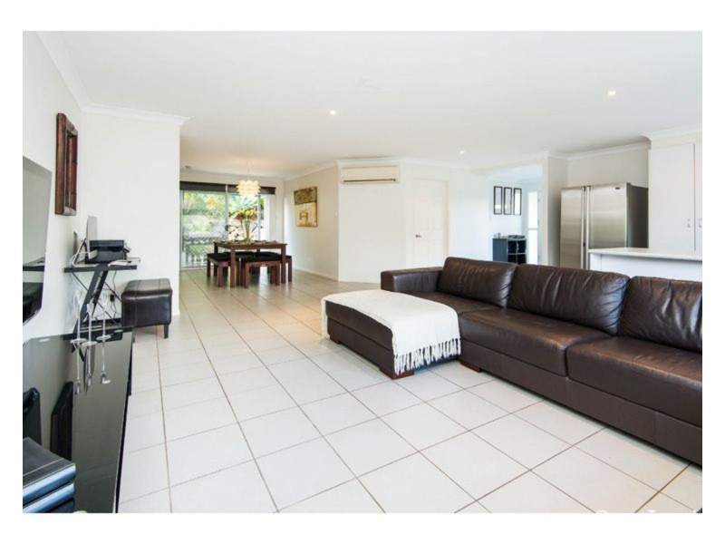 2/1 Shannonbrook Grove, Oxenford QLD 4210