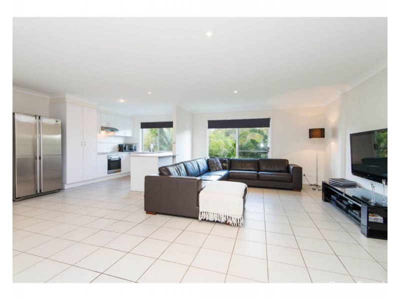 2/1 Shannonbrook Grove, Oxenford QLD 4210