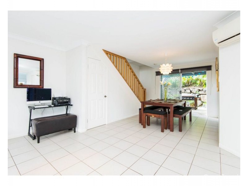 2/1 Shannonbrook Grove, Oxenford QLD 4210