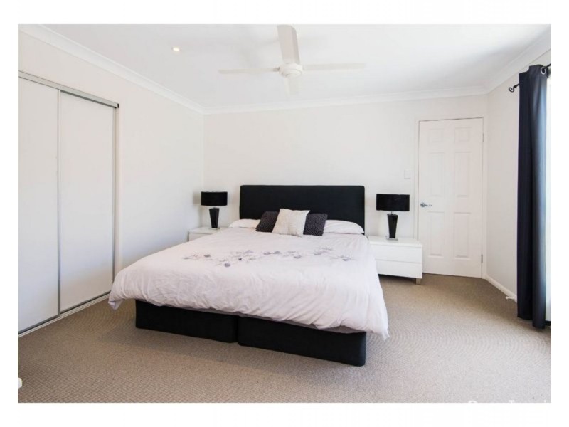 2/1 Shannonbrook Grove, Oxenford QLD 4210