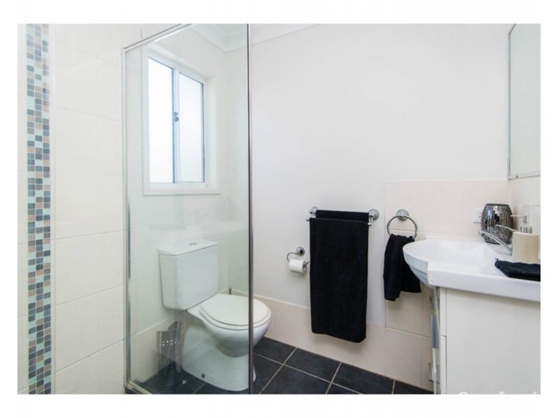 2/1 Shannonbrook Grove, Oxenford QLD 4210