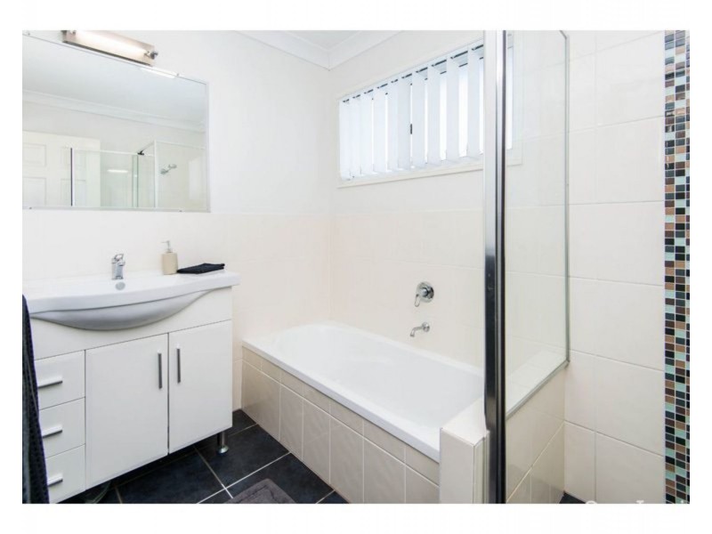 2/1 Shannonbrook Grove, Oxenford QLD 4210