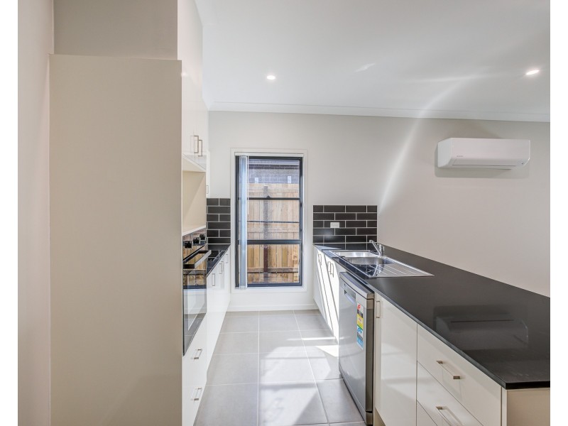 11 Raven Court, Park Ridge QLD 4125