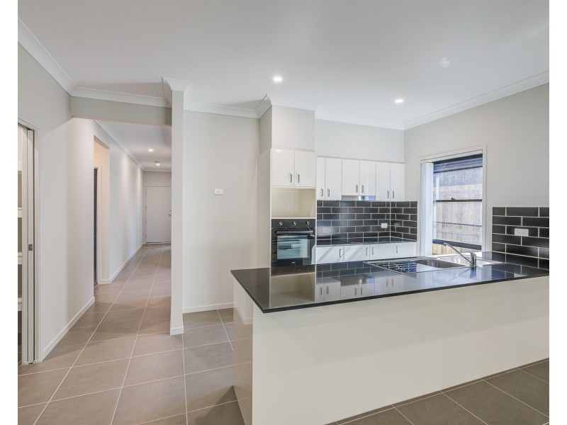 11 Raven Court, Park Ridge QLD 4125