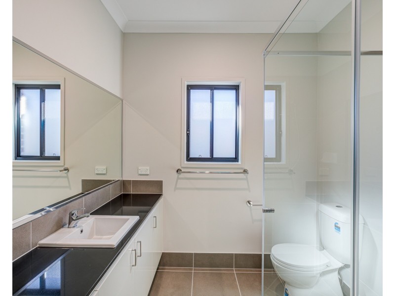 11 Raven Court, Park Ridge QLD 4125