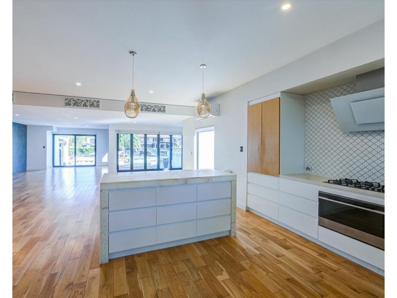 12 Neptune Court, Surfers Paradise QLD 4217