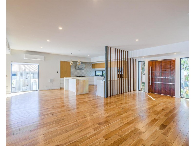 12 Neptune Court, Surfers Paradise QLD 4217