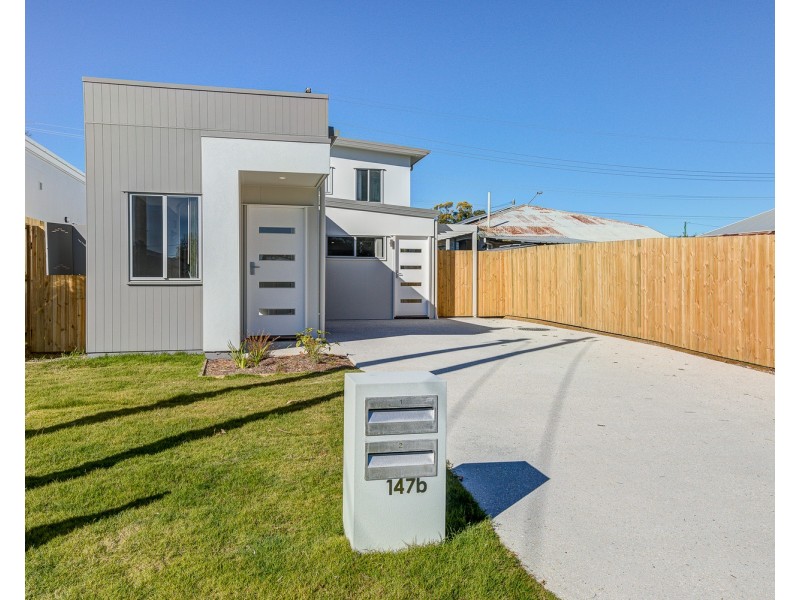 2/147B South Station Road, Silkstone QLD 4304