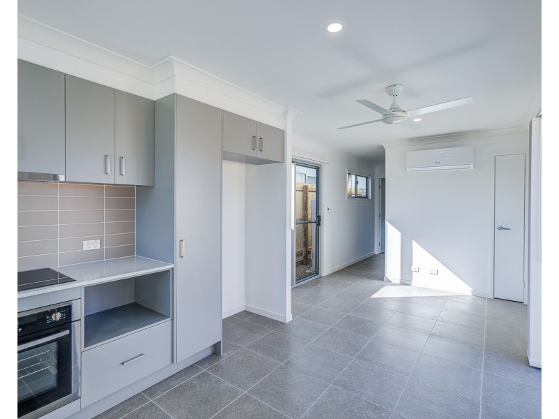 2/147B South Station Road, Silkstone QLD 4304