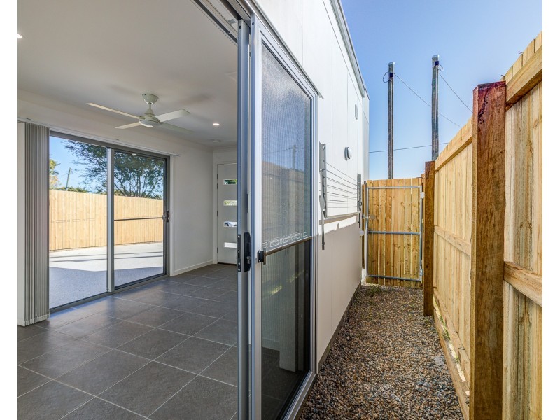 2/147B South Station Road, Silkstone QLD 4304