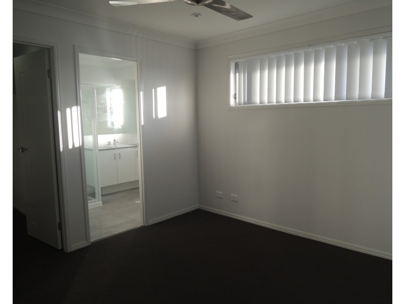 5 Sapphire Place, Pimpama QLD 4209