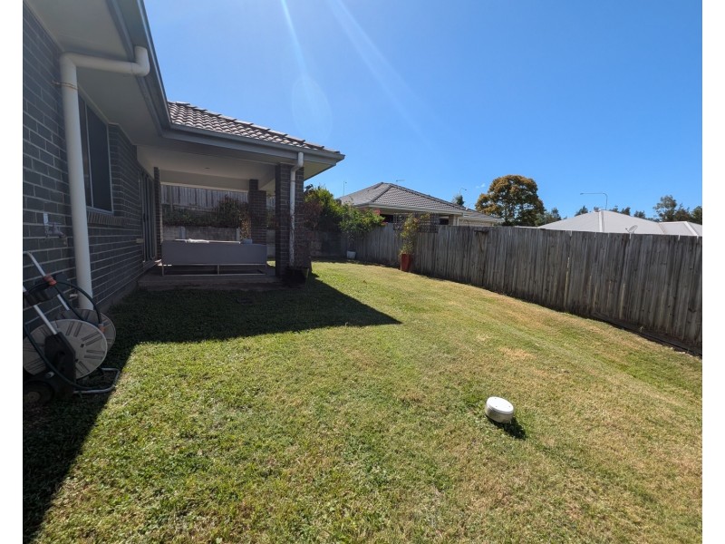 5 Sapphire Place, Pimpama QLD 4209
