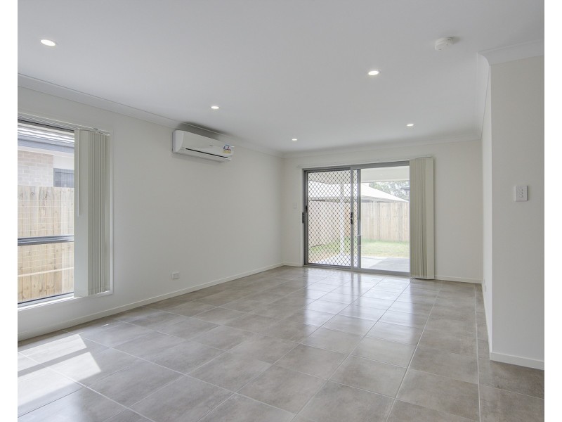 16 Niels Crescent, Park Ridge QLD 4125