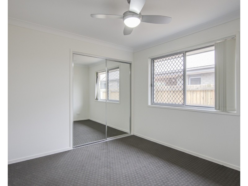 16 Niels Crescent, Park Ridge QLD 4125