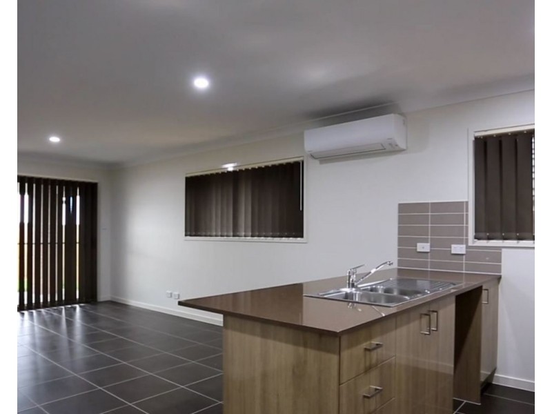 15 Woodrose Circuit, Pimpama QLD 4209