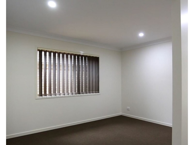 15 Woodrose Circuit, Pimpama QLD 4209