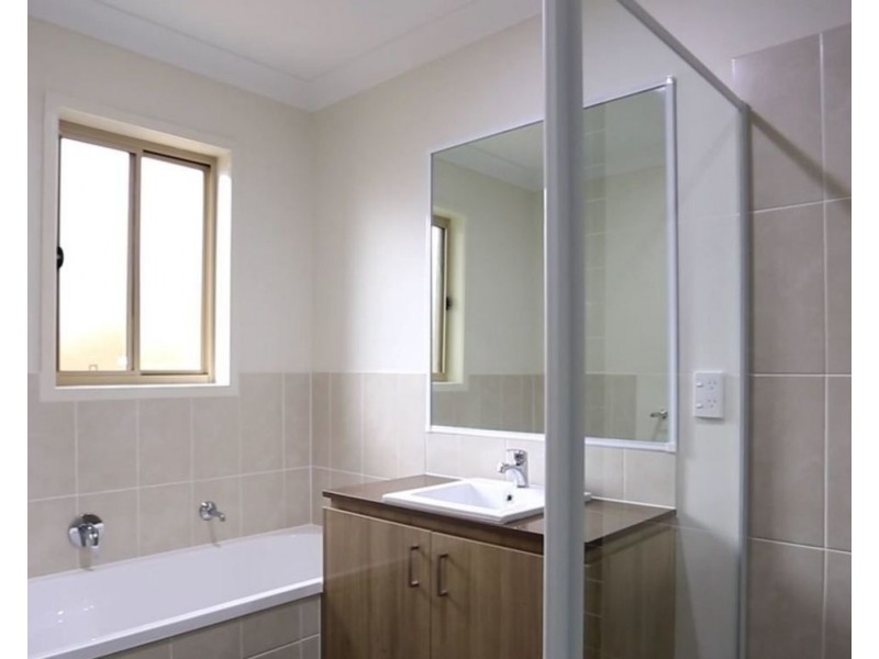 15 Woodrose Circuit, Pimpama QLD 4209