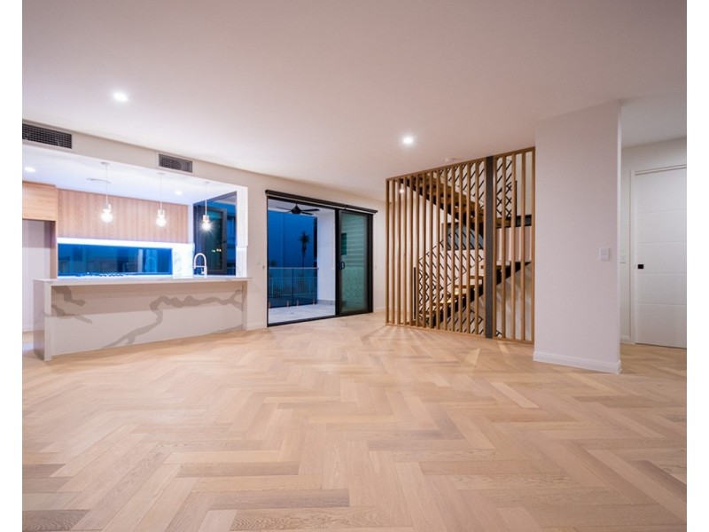 4/6 Mountain View Avenue, Miami QLD 4220