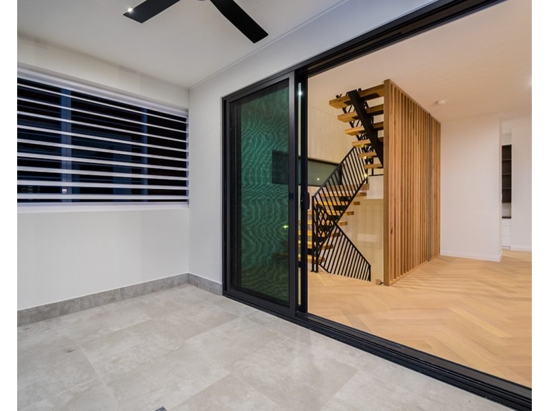 4/6 Mountain View Avenue, Miami QLD 4220