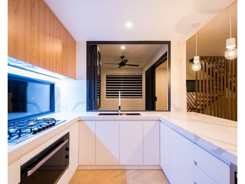 4/6 Mountain View Avenue, Miami QLD 4220