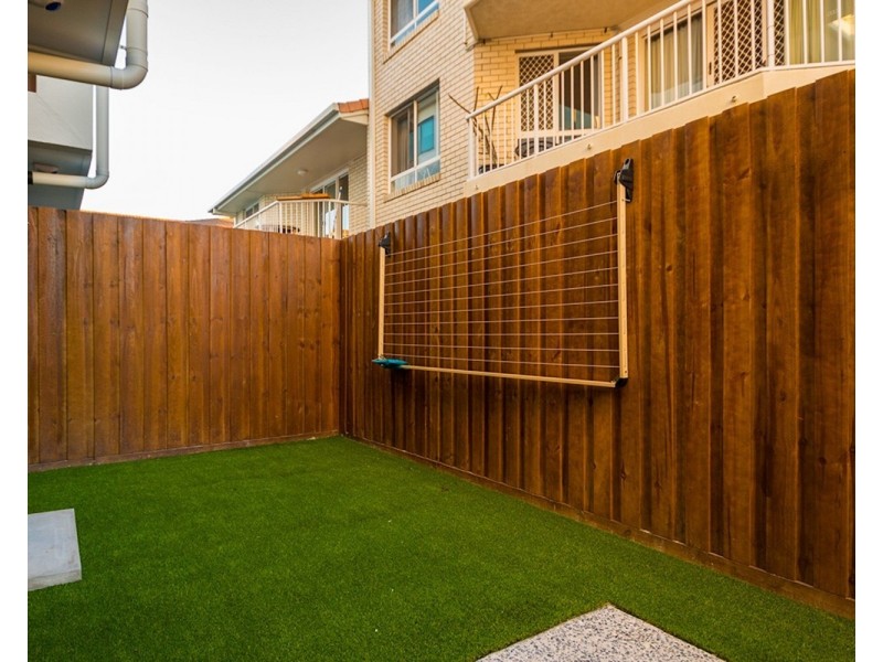 4/6 Mountain View Avenue, Miami QLD 4220