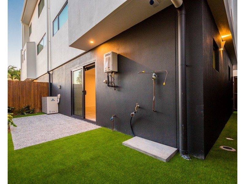 4/6 Mountain View Avenue, Miami QLD 4220