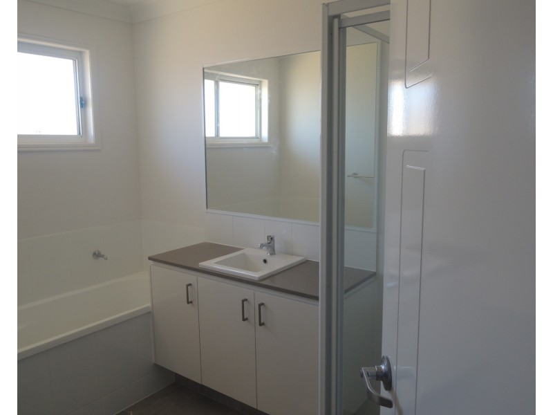 8  sapphire Place, Pimpama QLD 4209