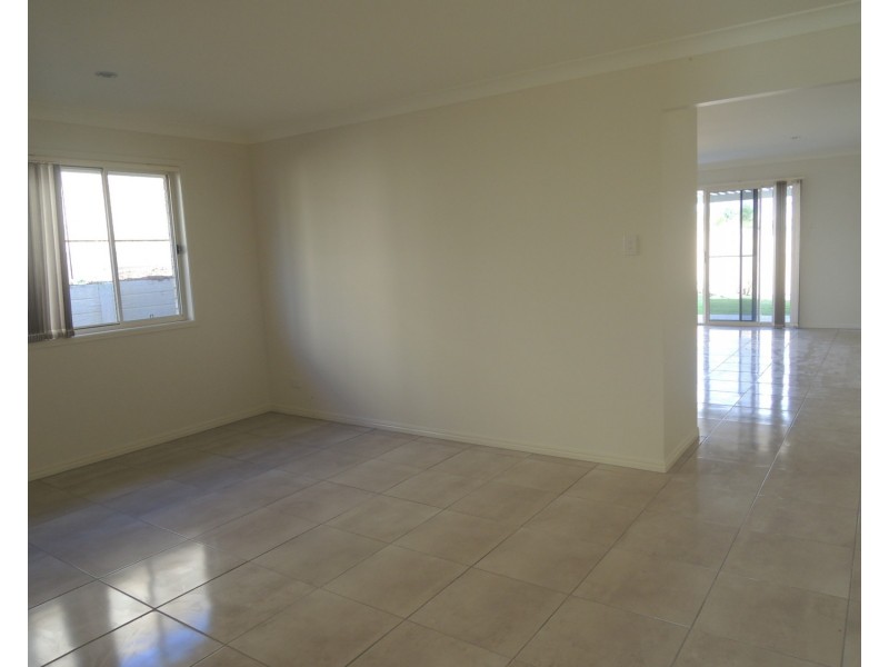 3 Sapphire Place, Pimpama QLD 4209