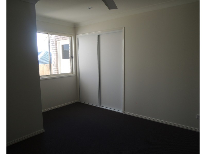 3 Sapphire Place, Pimpama QLD 4209