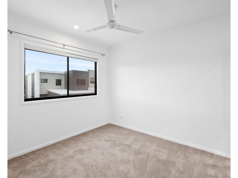 23/4 Harmony Street, Pimpama QLD 4209