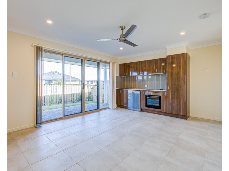 2/7 Barnyard Drive, Park Ridge QLD 4125