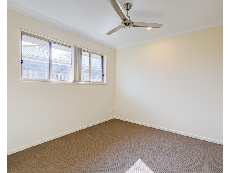 2/7 Barnyard Drive, Park Ridge QLD 4125