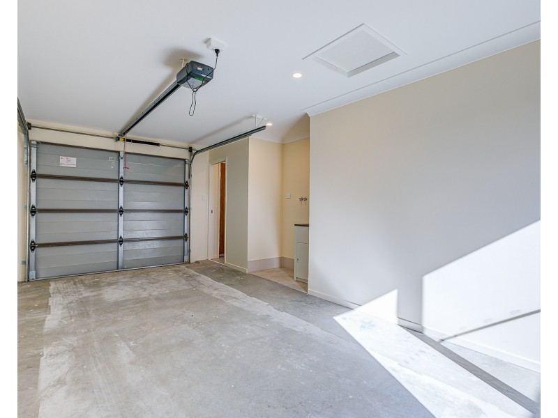 2/7 Barnyard Drive, Park Ridge QLD 4125