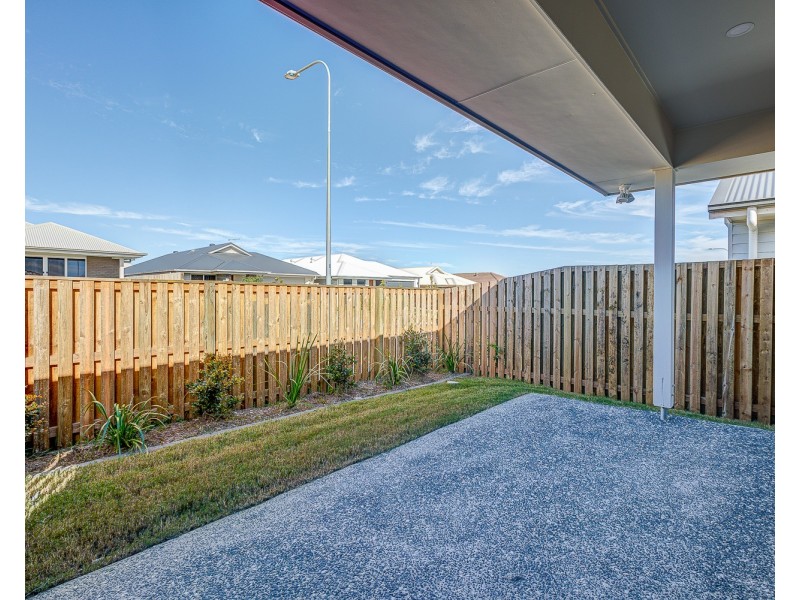 2/7 Barnyard Drive, Park Ridge QLD 4125
