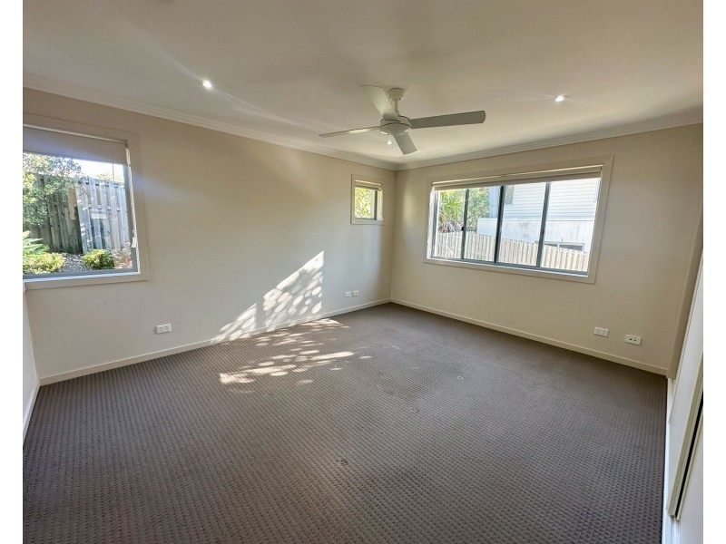 37a Diamantina Circuit, Pacific Pines QLD 4211