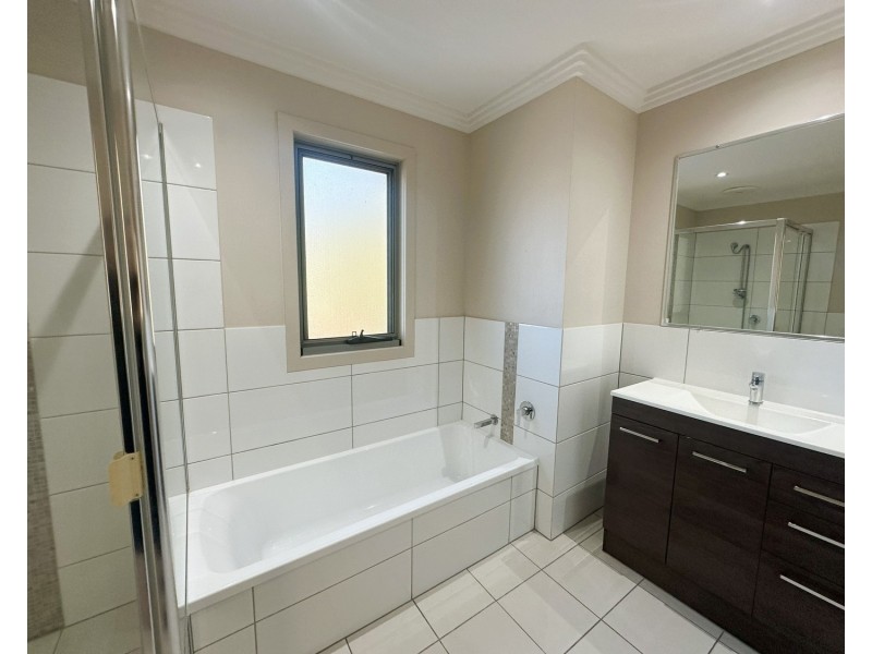 37a Diamantina Circuit, Pacific Pines QLD 4211