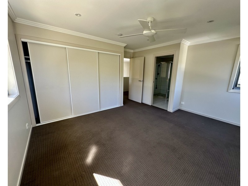 37a Diamantina Circuit, Pacific Pines QLD 4211