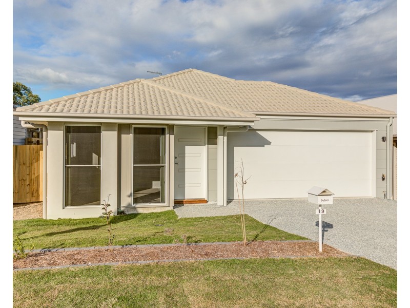 19 Raven Court, Park Ridge QLD 4125