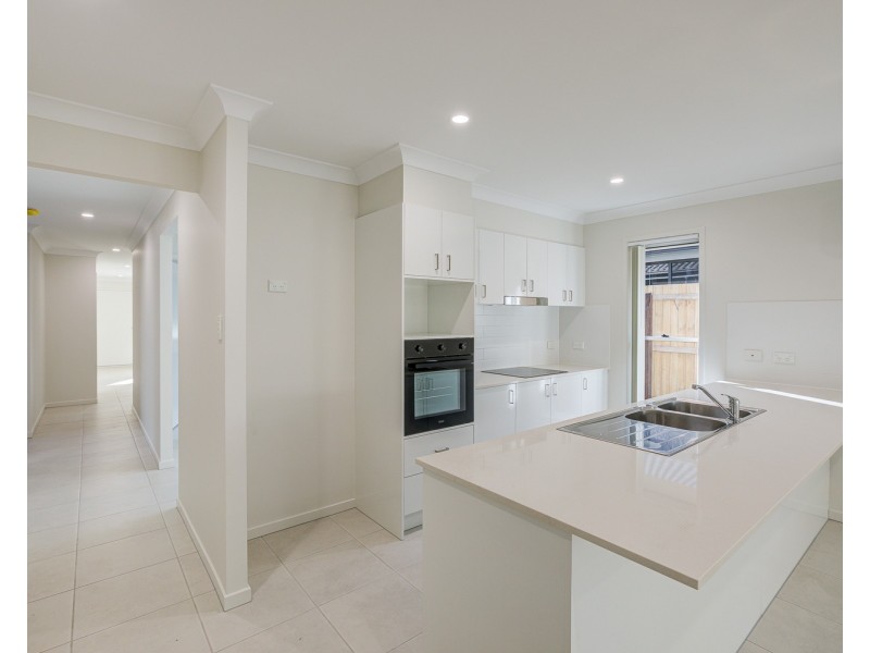 19 Raven Court, Park Ridge QLD 4125
