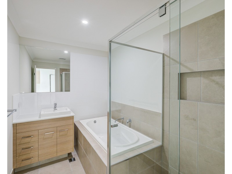 50 Livistona Street, Redland Bay QLD 4165