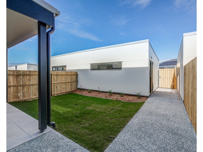 50 Livistona Street, Redland Bay QLD 4165