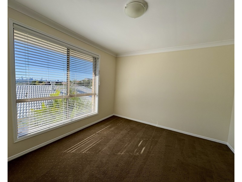 32 Kincaid Drive, Highland Park QLD 4211