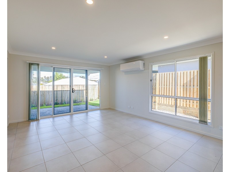 38 Barnyard Drive, Park Ridge QLD 4125