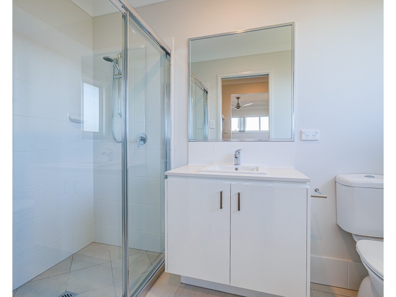 38 Barnyard Drive, Park Ridge QLD 4125