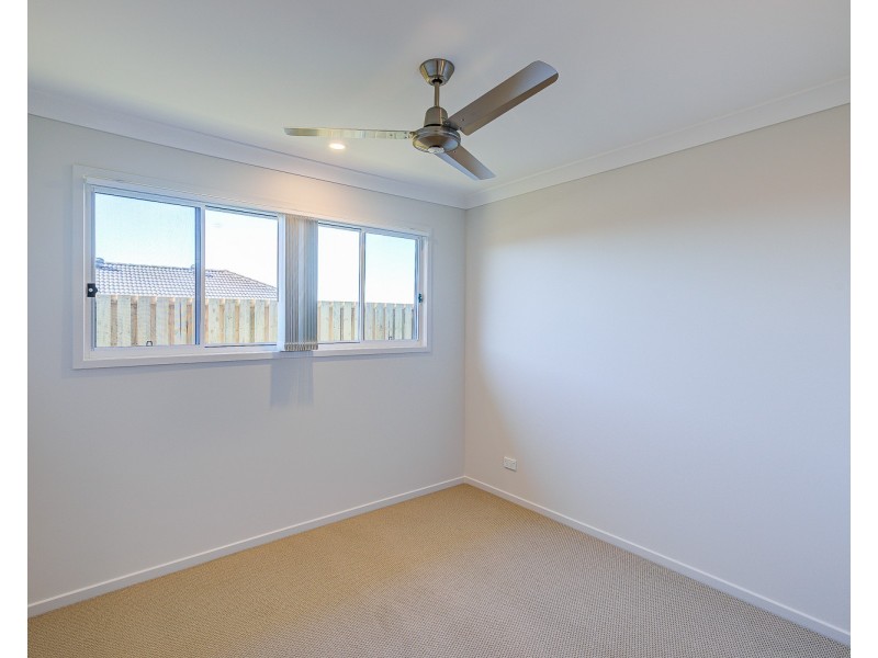 38 Barnyard Drive, Park Ridge QLD 4125