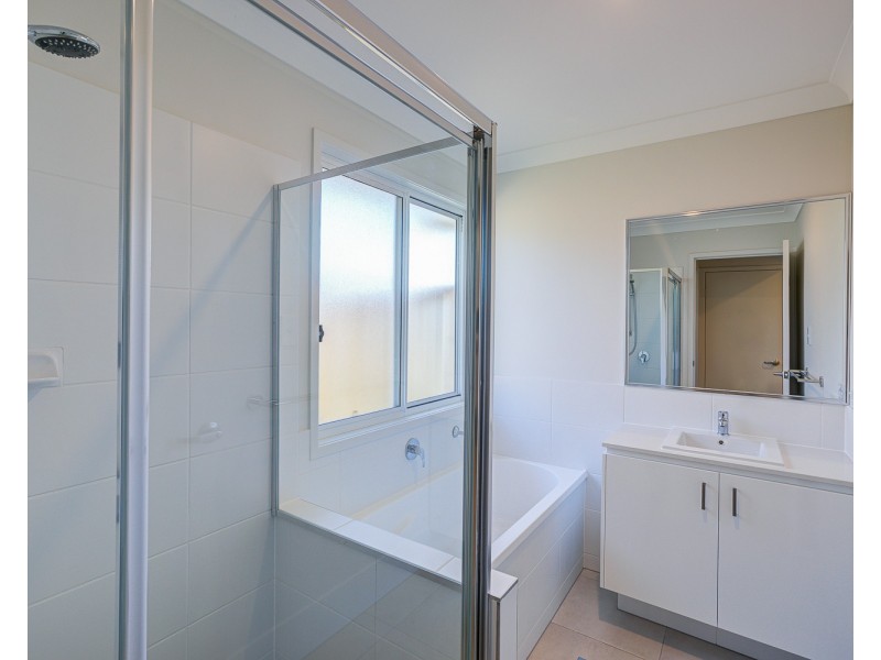 38 Barnyard Drive, Park Ridge QLD 4125