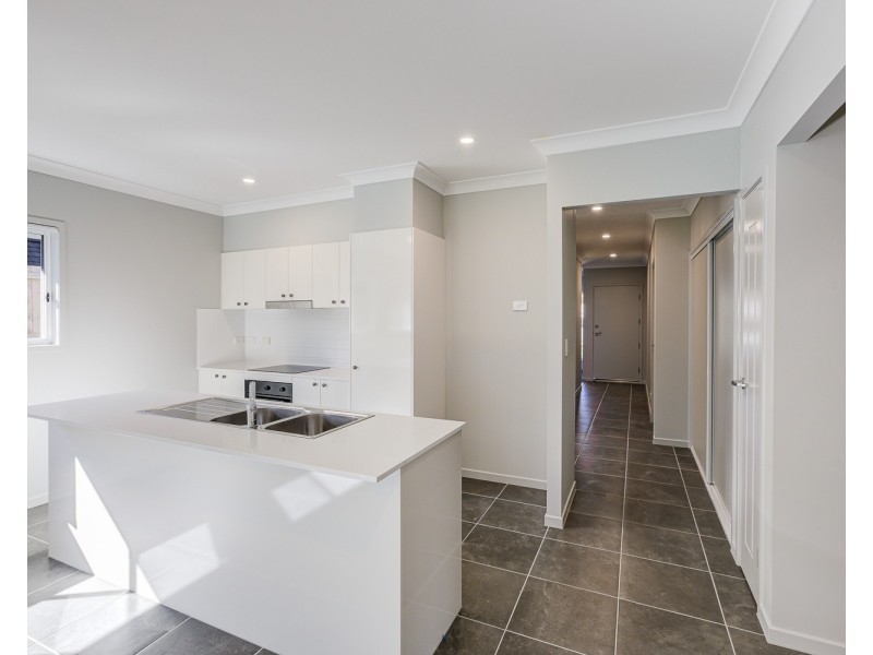 6 Raven Court, Park Ridge QLD 4125