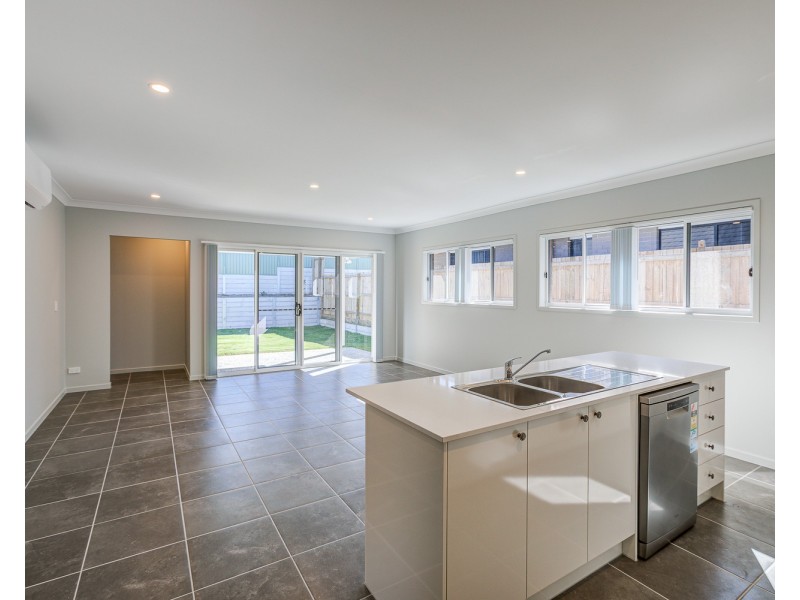 6 Raven Court, Park Ridge QLD 4125